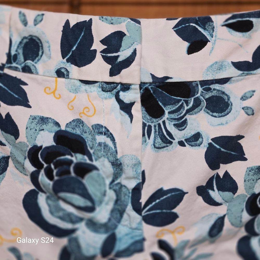 Loft Outlet Womens Blue Floral Chino Shorts White Size 14 Mid Rise Casual Summer